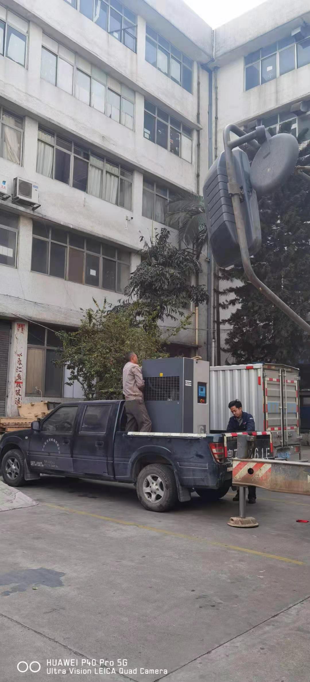 科雅員工休息日也馬不停蹄，淘汰落后機(jī)器，對設(shè)備進(jìn)行維修保養(yǎng)